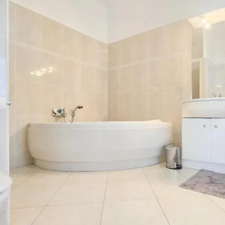 Privat bolig Enjoy 5bdr Pool And Bbq Saint-Raphaël